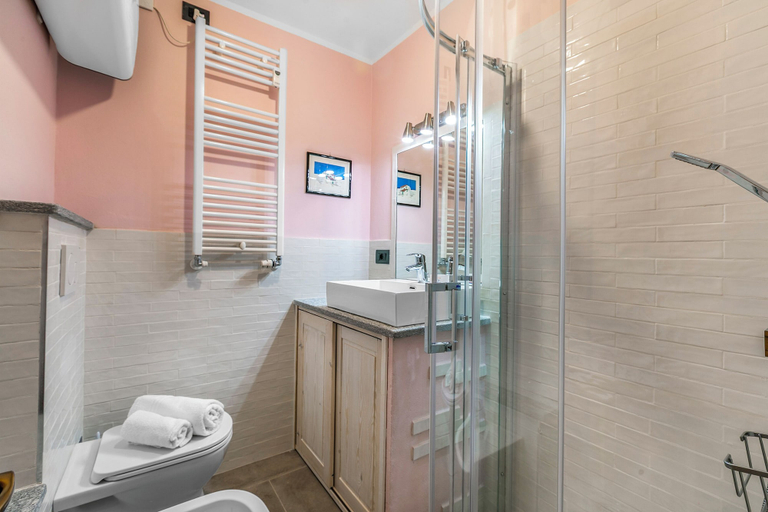 Bathroom 4, Rochebrune Apartments, Hautes-Alpes