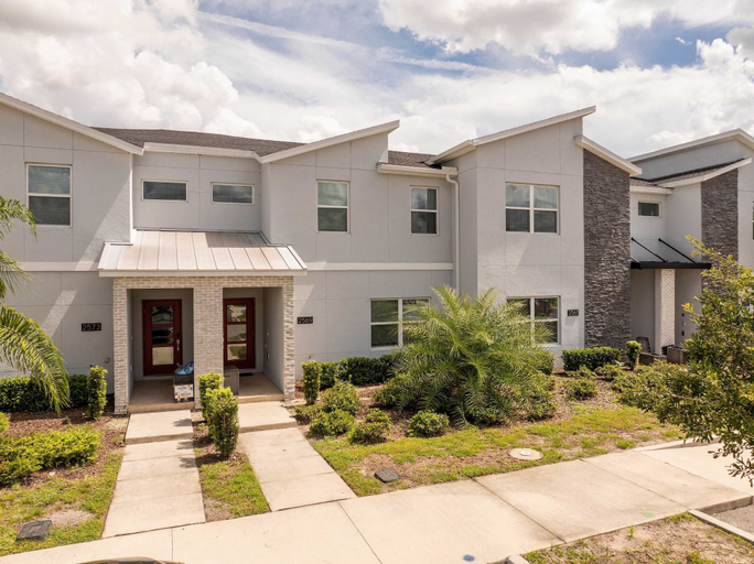 Room 3, Stunning 4 Bd Close to Disney Storey Lake 2569, Osceola