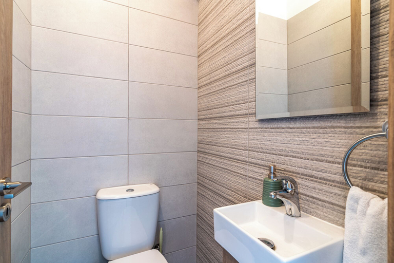 Bathroom 3, Silver Line 1-BR Apt & Balcony in Larnaca, Larnaca