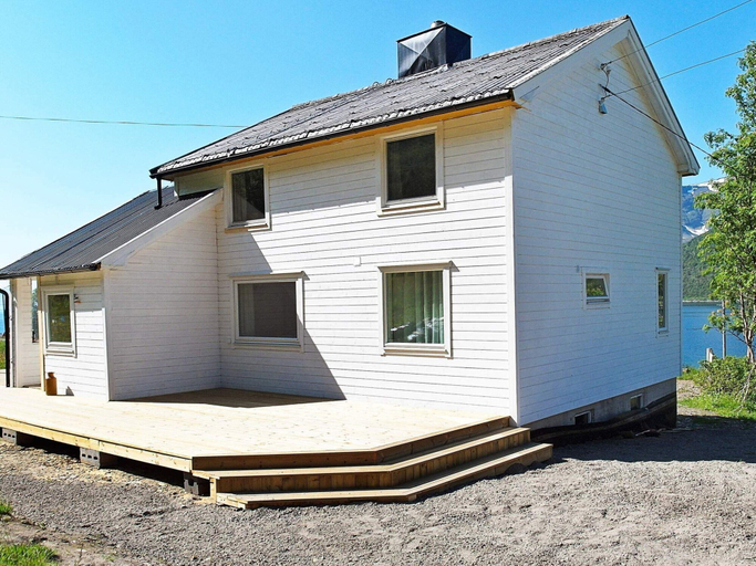 Exterior & Views 2, Holiday Home in Arnøyhamn, Skjervøy