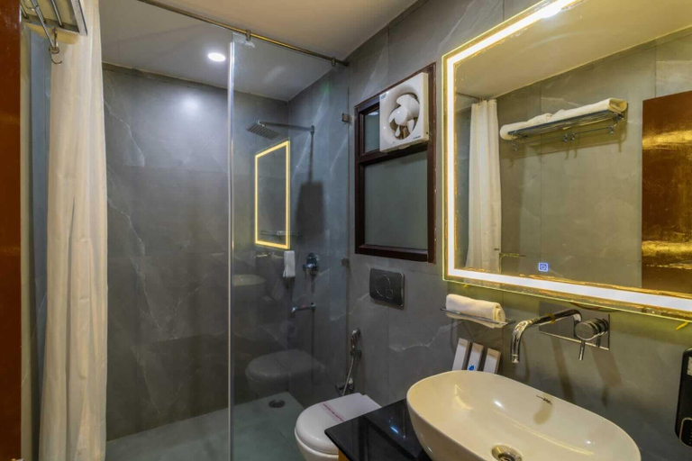 Bathroom 4, Samskara and Samsara, Garhwal