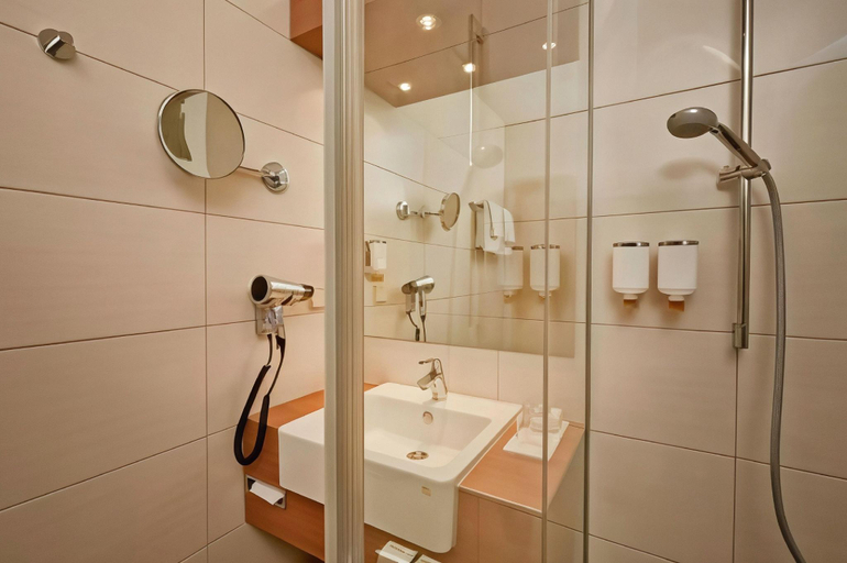 Bathroom 4, PLAZA INN Goslar, Goslar