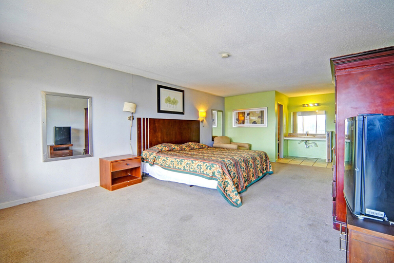 Bedroom 2, Sunset Inn Flatonia I 10 by Hotel O, Fayette