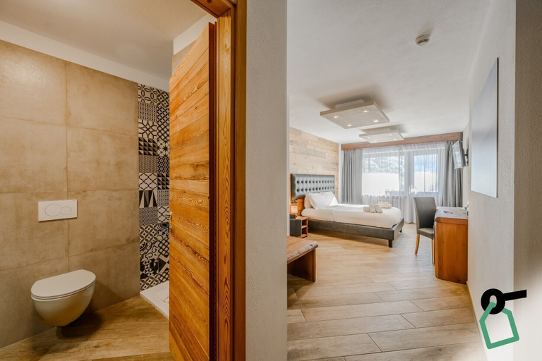 Bathroom 5, Hotiday Sestriere Ski Run, Torino