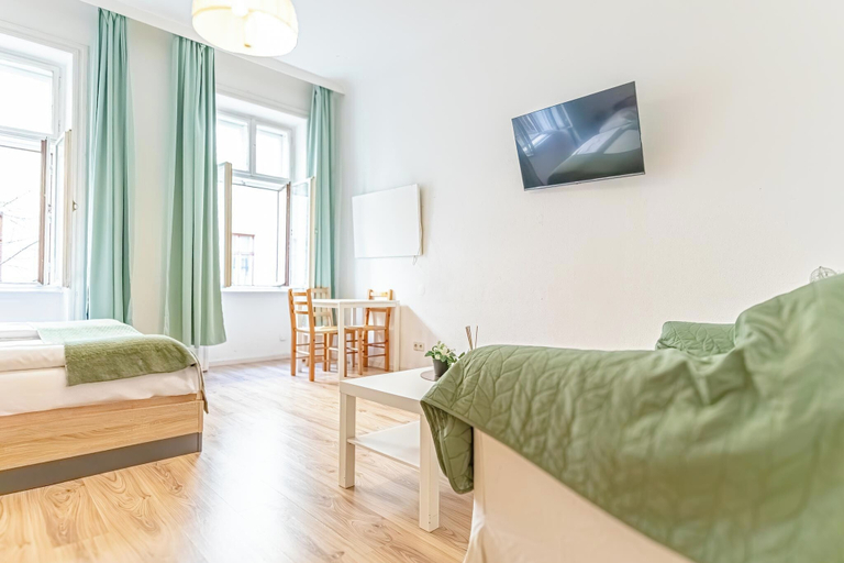 View from room, Simple 1BR Apartment Long Stay Belvedere, Wien