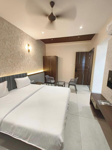 Room 3, O'Nest Select, Pune