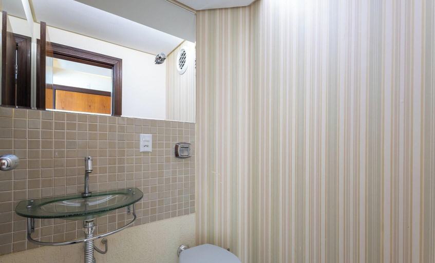 Bathroom 3, Apt w/ Gourmet Balcony Oceanfront Rkr0502, Itapema