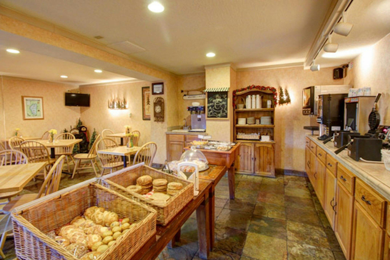 Food & Drinks 5, Pepper Tree Inn, Placer