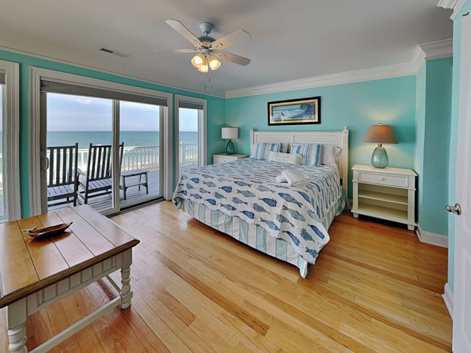 Bedroom 2, Big Kahuna by Carolina Retreats, New Hanover