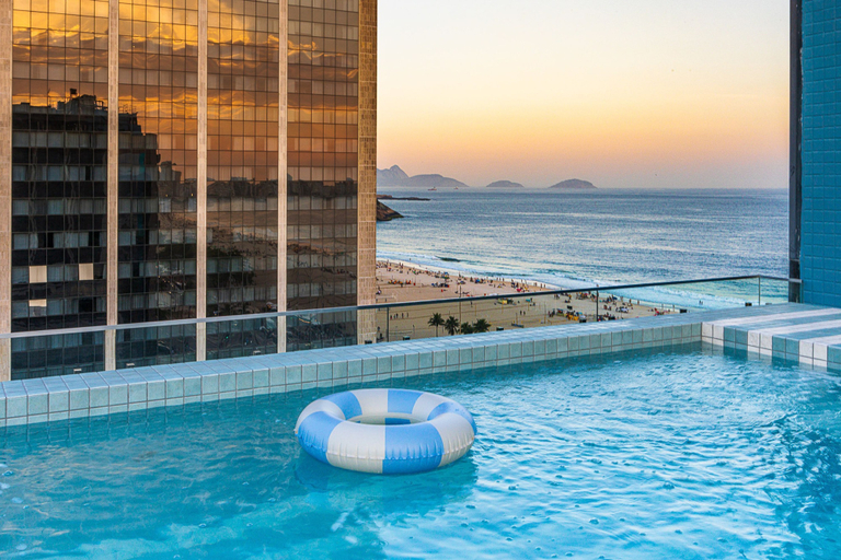 Room 2, Refuge a few Steps From Copacabana Beach Q10 PCD, Rio de Janeiro
