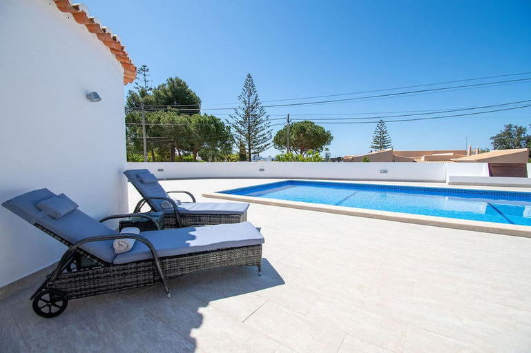 Room 2, Lavanda Magnificent Five Bedroom Villa in Carvoe, Lagoa