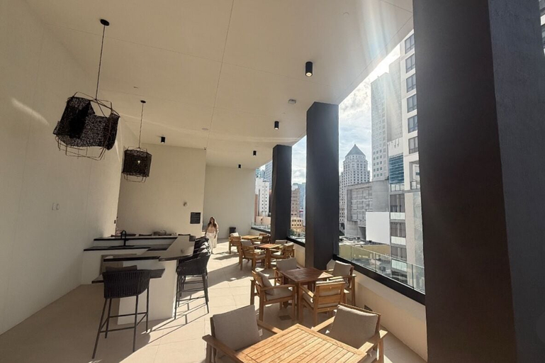 Outdoor dining 3, King Deluxe Studio, Miami-Dade