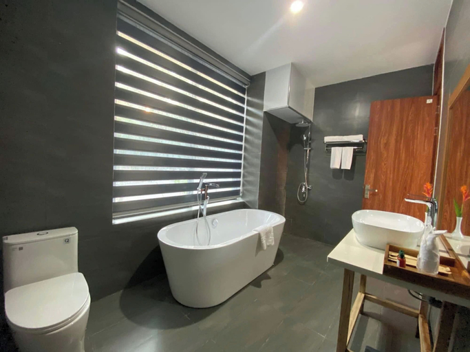 Bathroom 3, Nava Hotel & Resort, Đồng Hới