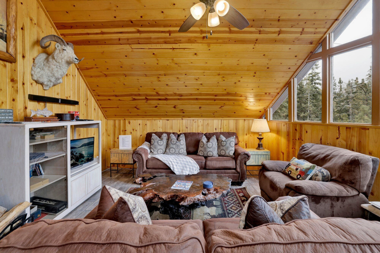 Living area 4, Castle Rock Cabin #178, San Bernardino