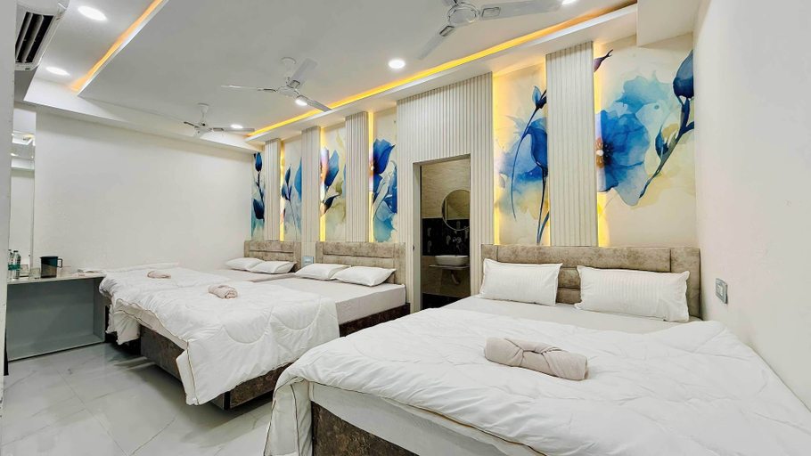 Room 3, Hotel Om Mangalam Palace, East Nimar