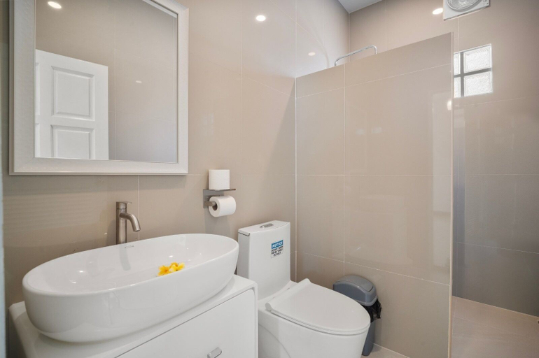Bathroom 5, La Casa Bangtao Resort, Phuket Island