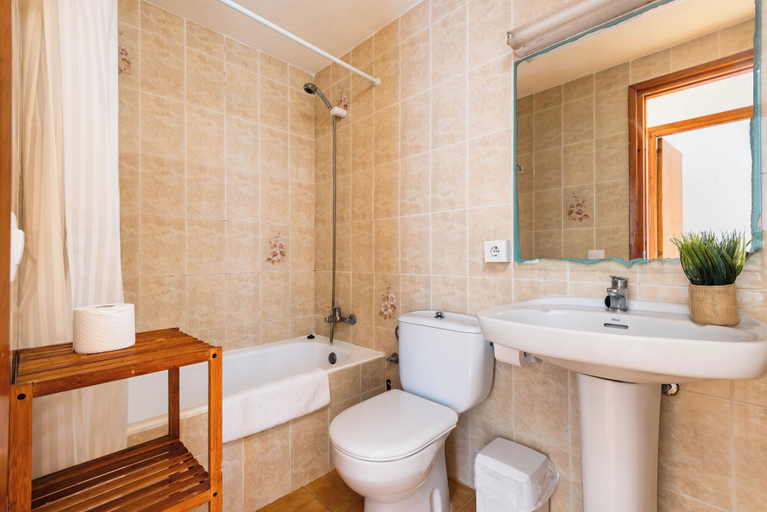 Bathroom 3, Apartamentos Mar Blanca, Baleares
