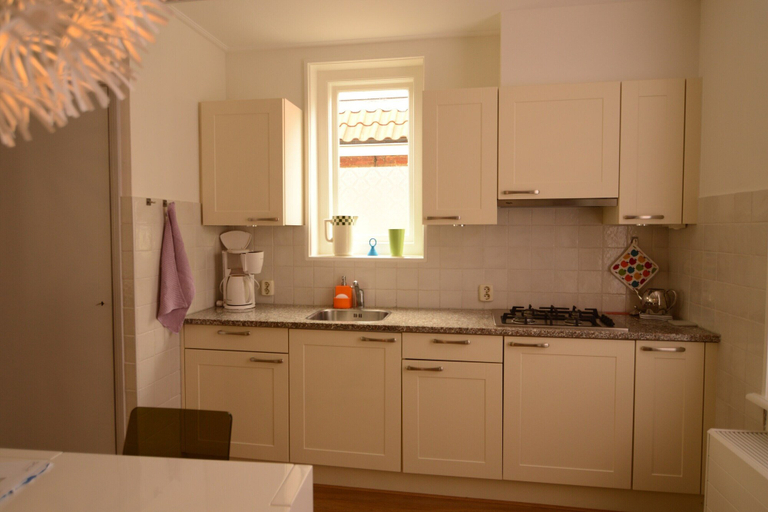 Private kitchen 2, Holiday Home Harlingen Near the Sea, Harlingen