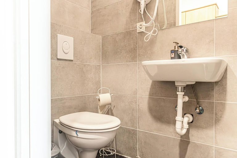 Bathroom 4, Stylish 1BR Apartment Near Am Schöpfwerk, Wien
