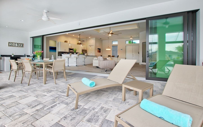 Interior 5, Villa Pearl, Lee