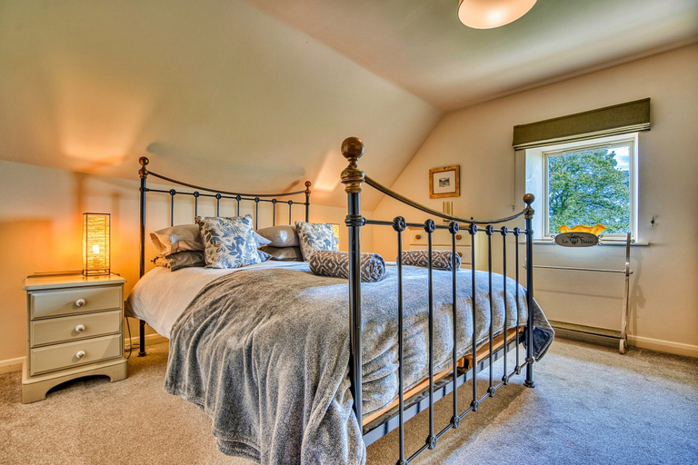 Room 3, Holiday Home in Ashbourne Near Dovedale Trails, Derbyshire