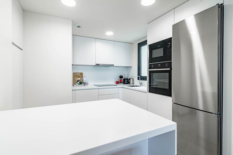 Interior 2, Inf25e- Tastefully Furnished Apartment in the hea, Málaga