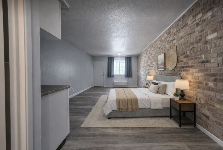 Room 3, Columbus Kansas Mico Suites, Cherokee