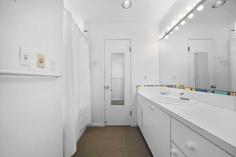 Bathroom 4, Pirates Beach Retreat by Ryson Vacation Rentals, Galveston