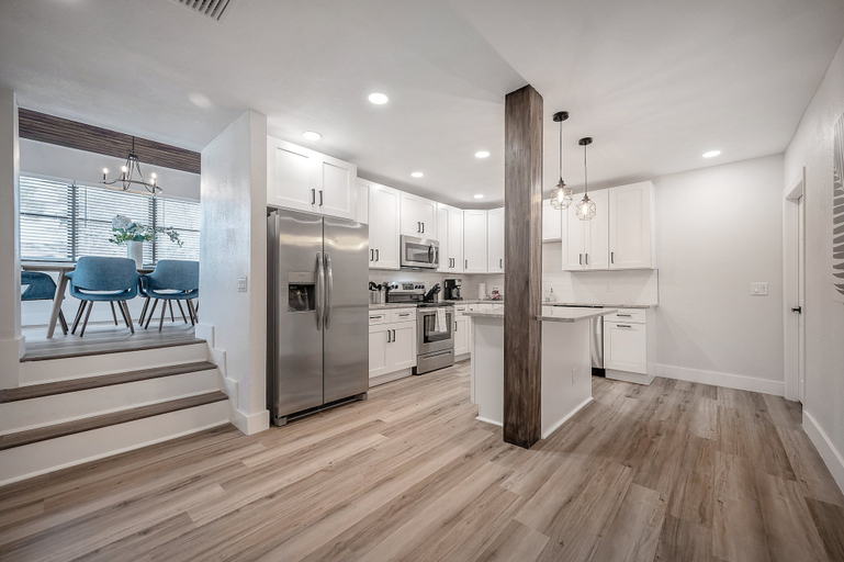 Interior 4, 701 W Indiana Ave, Hillsborough