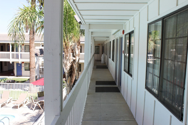 Others 4, Motel 6 Coalinga, CA - East, Fresno