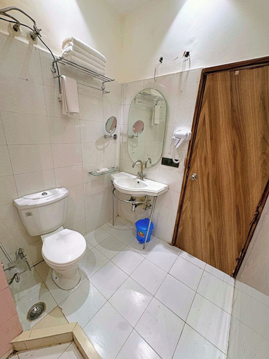 Bathroom 4, asar Connaught Place by Orion Hotels, Delhi