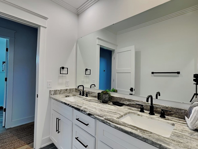 Others 5, Carolina Bougie by Carolina Retreats, New Hanover
