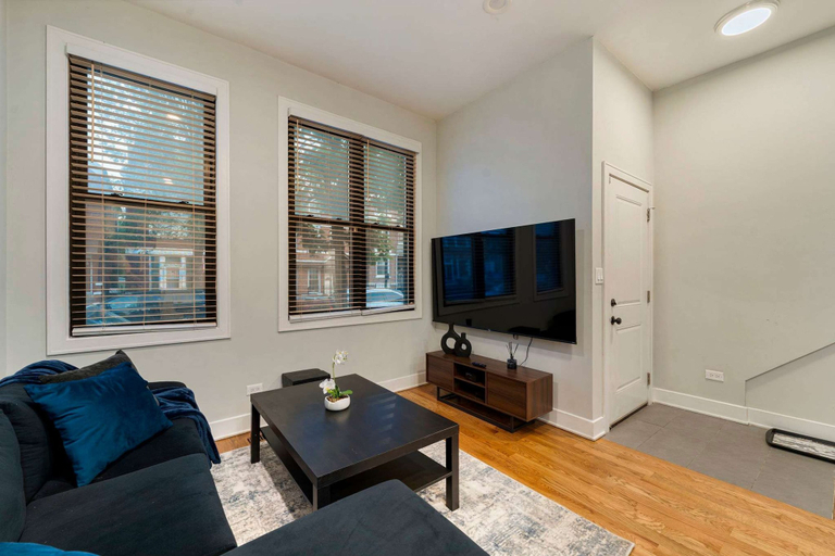 Room 4, 4BR 3BA Pilsen Retreat - 10 Min From Downtown, Cook
