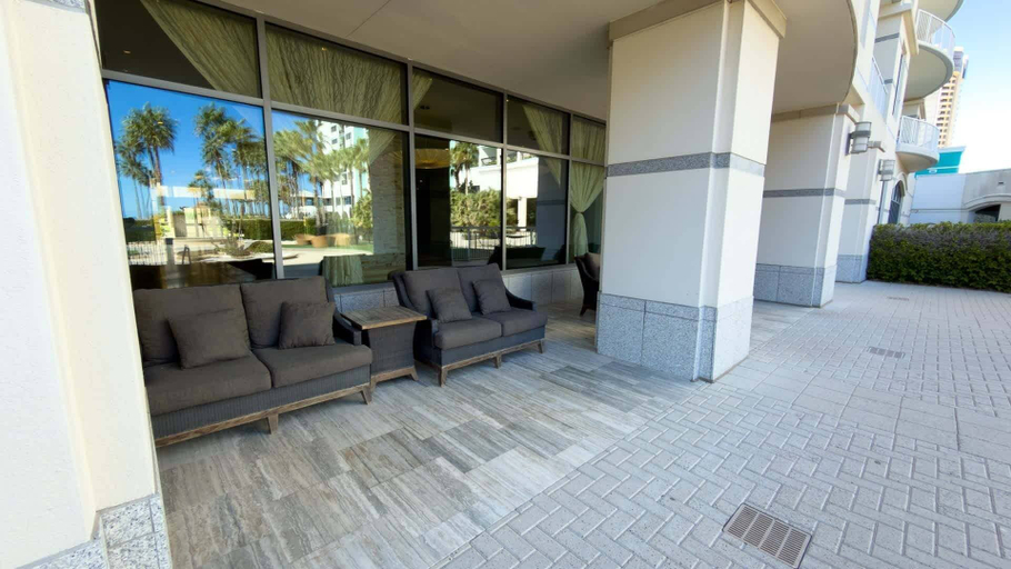 Terrace/patio 5, Stunning 17th Floor Spacex Direct Views Luxe 3 Bedroom Apts, Cameron