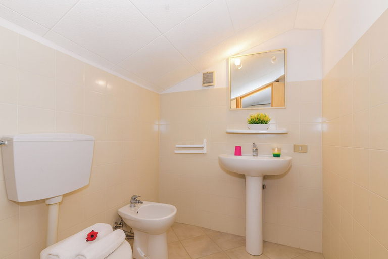 Bathroom 2, Daniela 2 100m From Sea, Massa Carrara