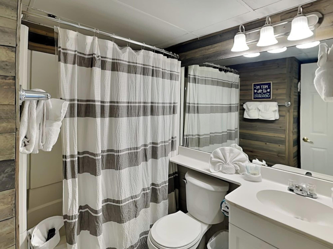 Bathroom, Daybreak at the Beach by Ryson Vacation Rentals, Galveston