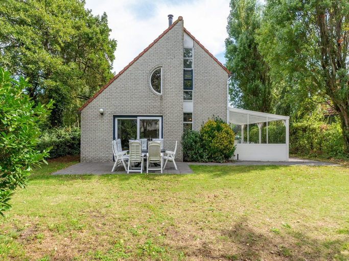 Garden, Holiday Home by Beach in Ooghduyne, Den Helder
