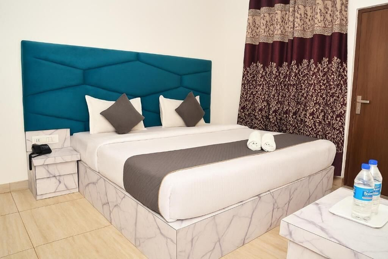 Bedroom 3, Hotel The Elegance, Reasi