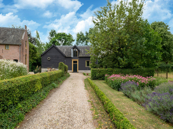 Others 1, Mansion in Deil by River Linge, Geldermalsen
