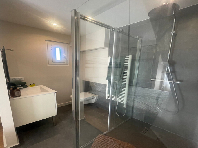 Bathroom 2, Cozy Apartment for 2 in Antibes, Alpes-Maritimes