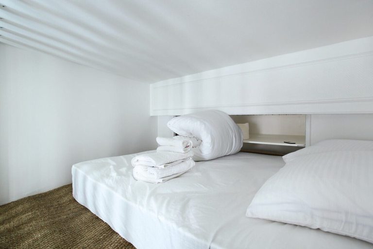Room, Cozy Studio With Loft Bed - Center of Paris, Paris