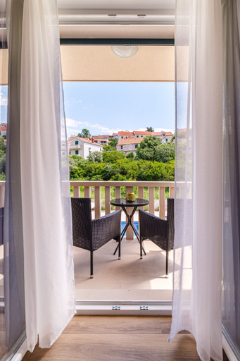 Room 4, Janie in Splitska With 4 Bedrooms and 2 Bathrooms, Supetar