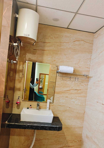 Bathroom 4, hotel jps palm inn, Gurgaon