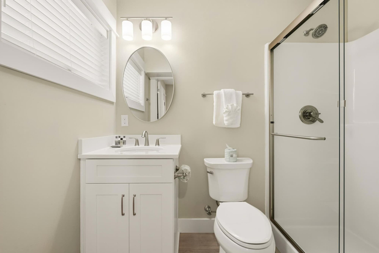 Bathroom 2, Beach House - The Minty Pearl, Bay