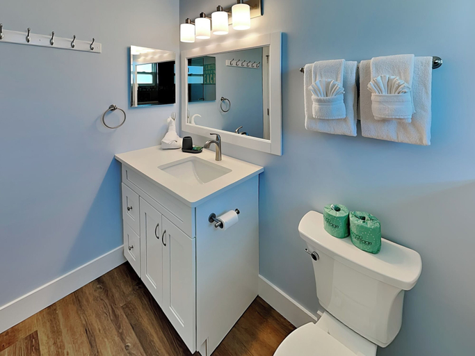 Bathroom, Evening Drift by Distinctive Beach Rentals, Lee