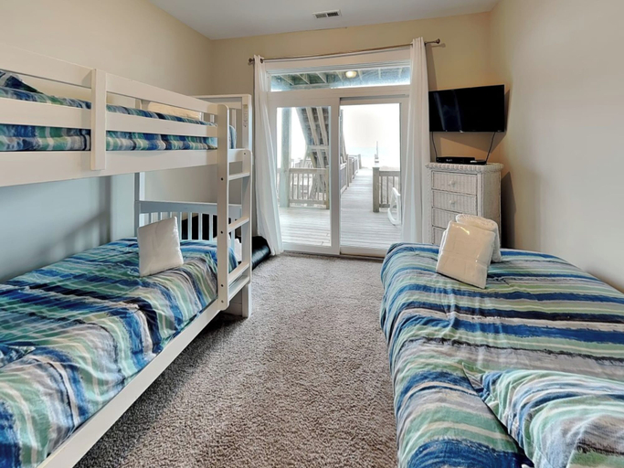 Bedroom 3, Sunshine Daydreams by Topsail Realty, Pender