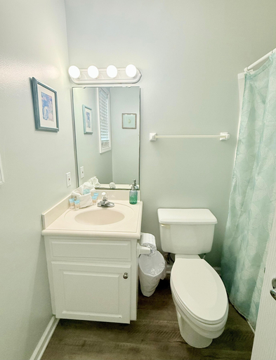 Bathroom 4, All Decked Out, Gulf