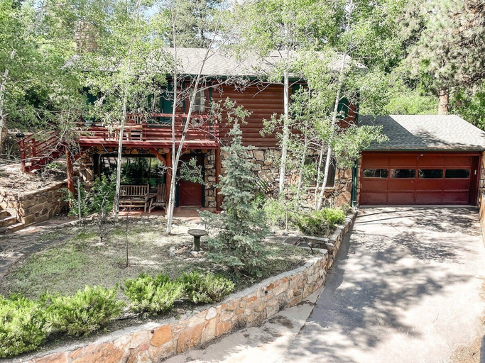 Interior 4, Peaceful Mountainside Cabin Retreat, El Paso