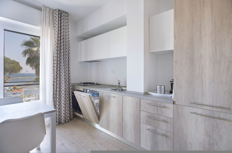 Room 4, Italianway - Cristoforo Colombo 12 INT 5, Imperia
