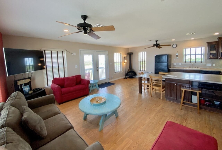 Living area 2, Love Shack 2 Bedroom Home by RedAwning, Galveston